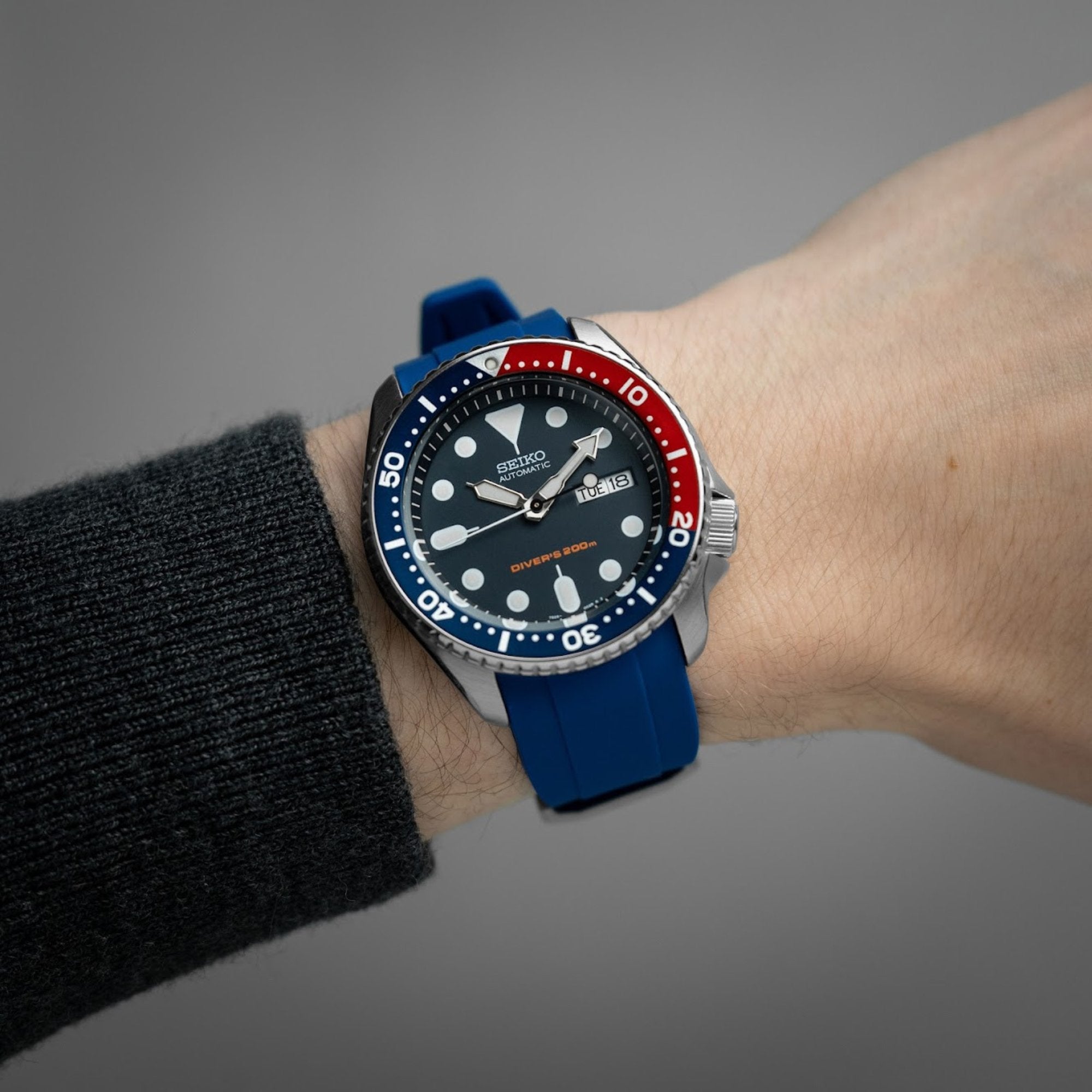 Curved End Soft Silicone Strap - Compatible with Rolex Submariner - Royal Blue (2418) -StrapSeeker